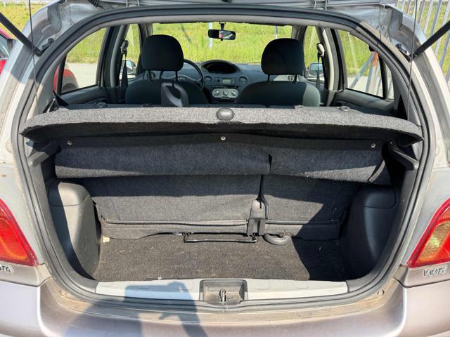 TOYOTA Yaris 1.3i 16V cat 5 porte Sol