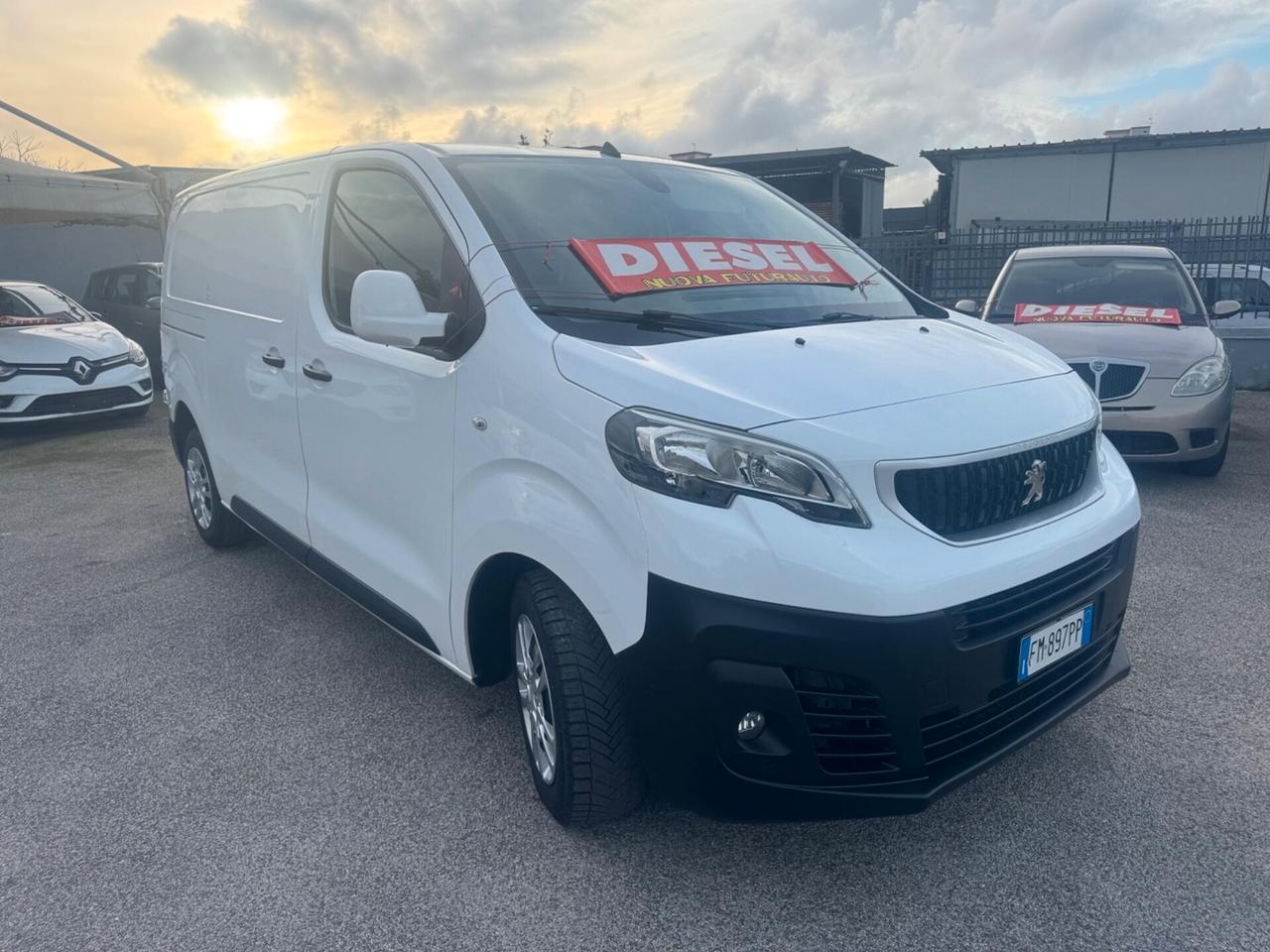 Peugeot Expert BlueHDI Passo medio con porta laterale