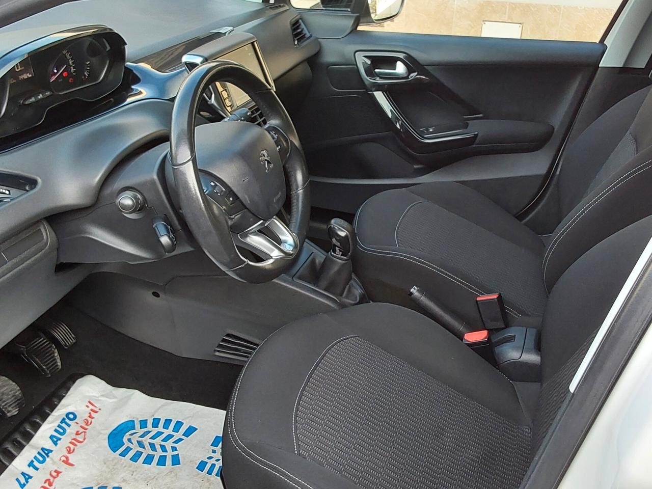 Peugeot 208 1.2 82 CV 5 porte Allure