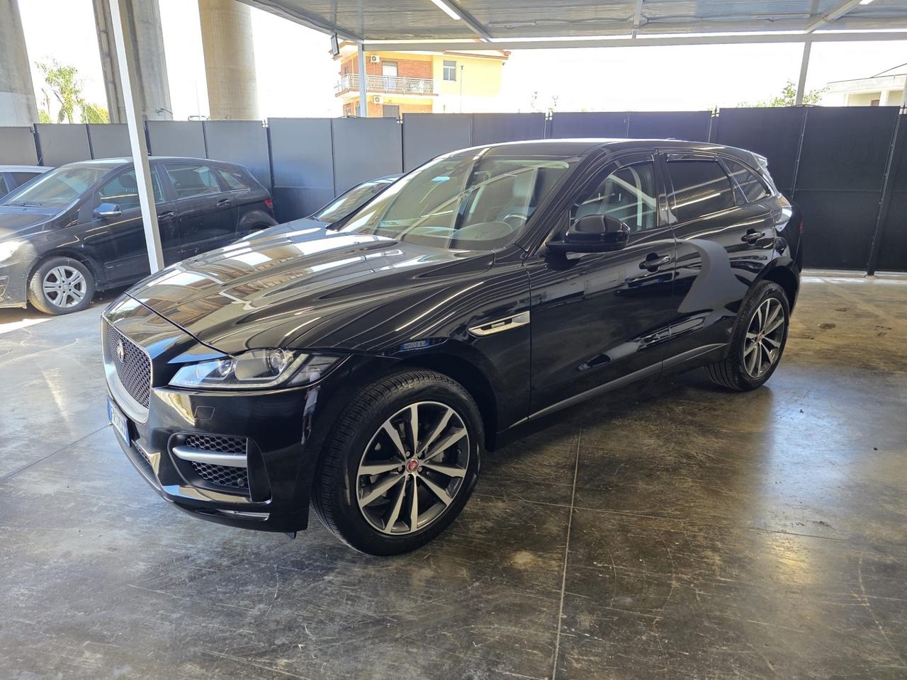 Jaguar F-Pace 2.0 D 180 CV AWD aut. R-Sport