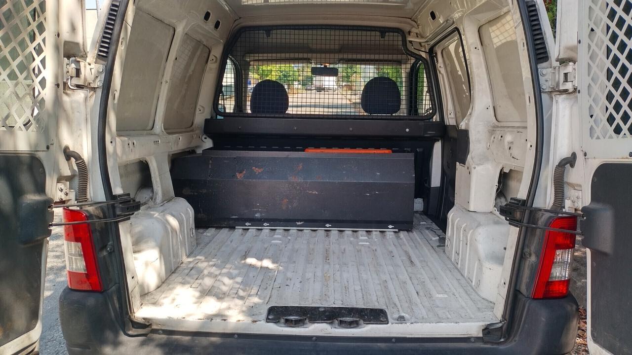 Peugeot Partner 1.4 METANO Autocarro