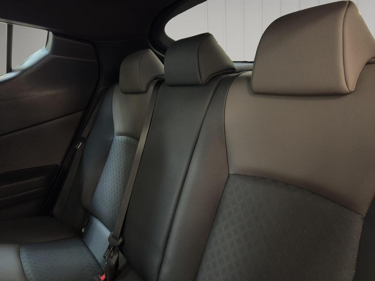 Toyota C-HR 1.8h Lounge e-cvt