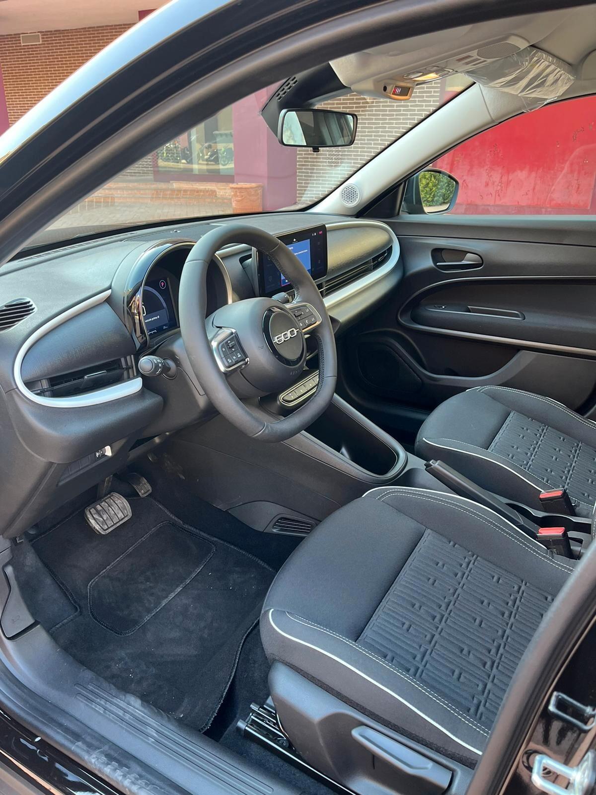 Fiat 600 Hybrid DCT MHEV La Prima TUA A NOLEGGIO GIORNALIERO - MENSILE - LUNGO TERMINE