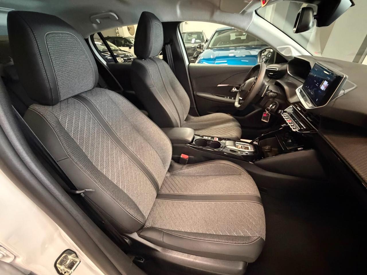 Peugeot 208 Hybrid 100 e-DCS6 Allure a rate da 185 €