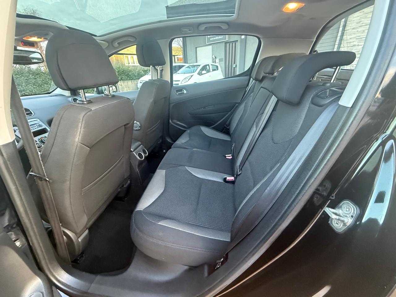 Peugeot 308 1.6 HDi 110CV 5p. Premium (5 Marce)