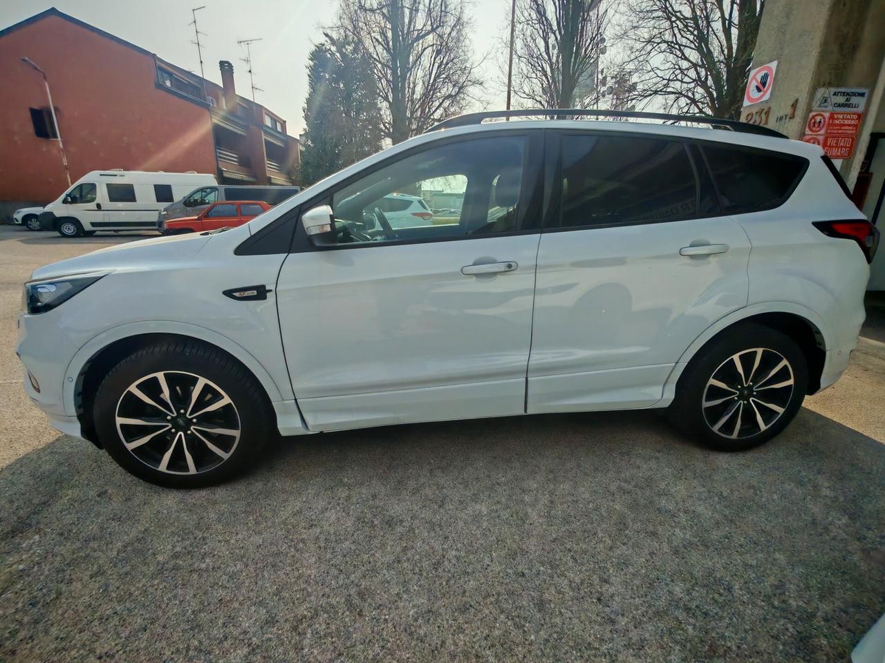 Ford Kuga 1.5 TDCI 120 CV S&S 2WD ST-Line