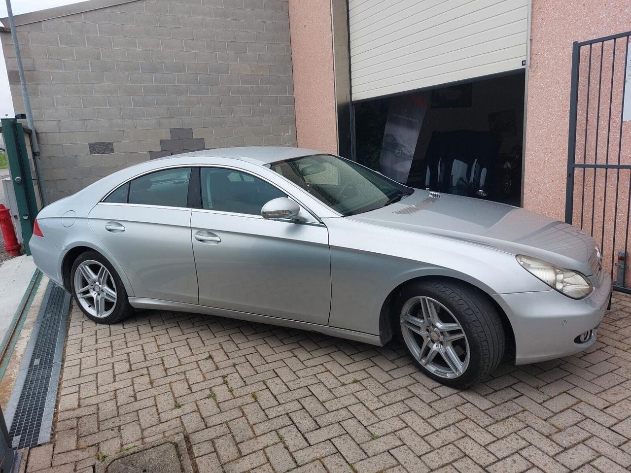 Mercedes-Benz CLS 350 V6 272CV SPORT AMG NAVY TEL.!!!!