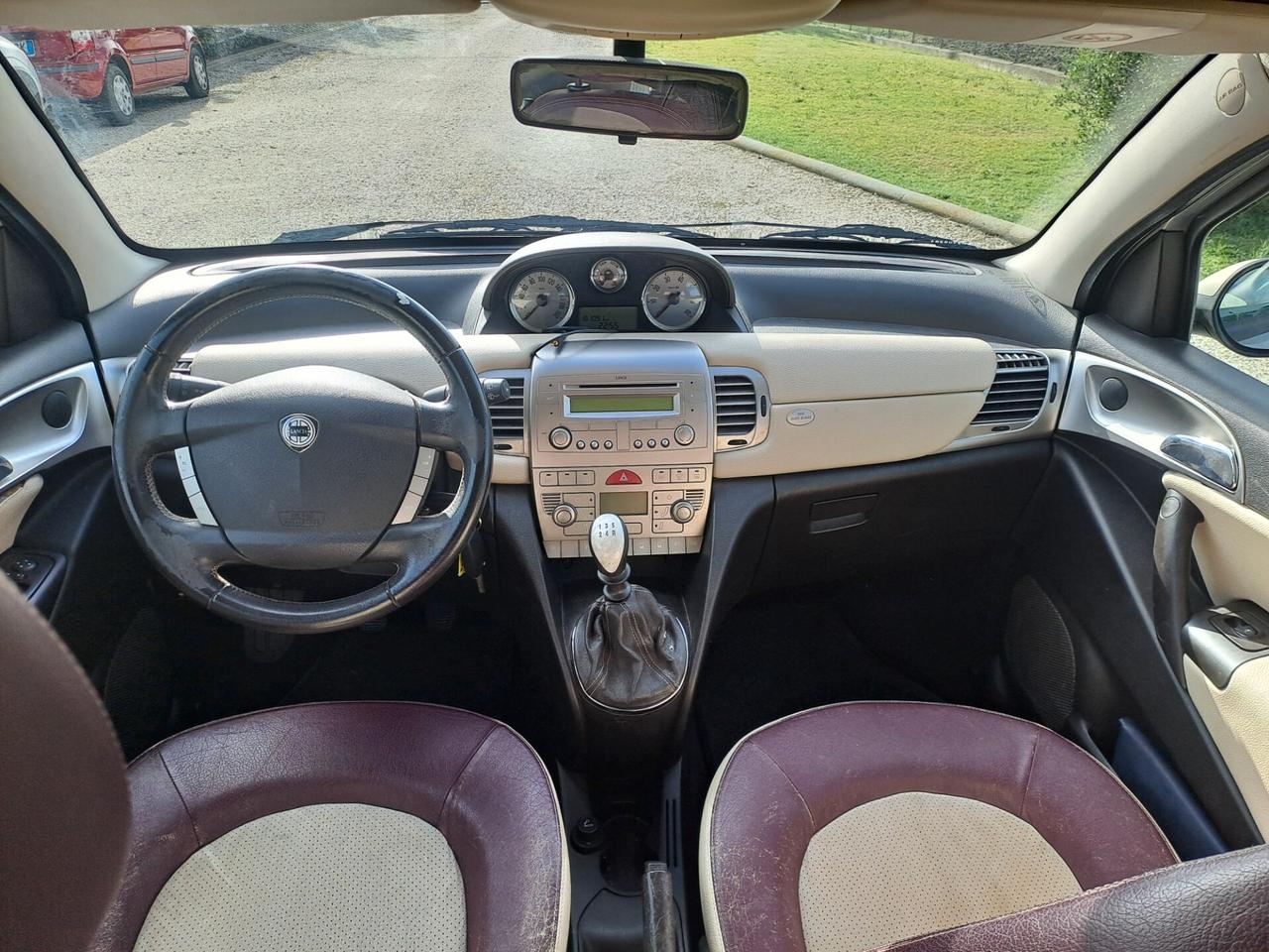 Lancia Ypsilon 1.2 Oro Plus