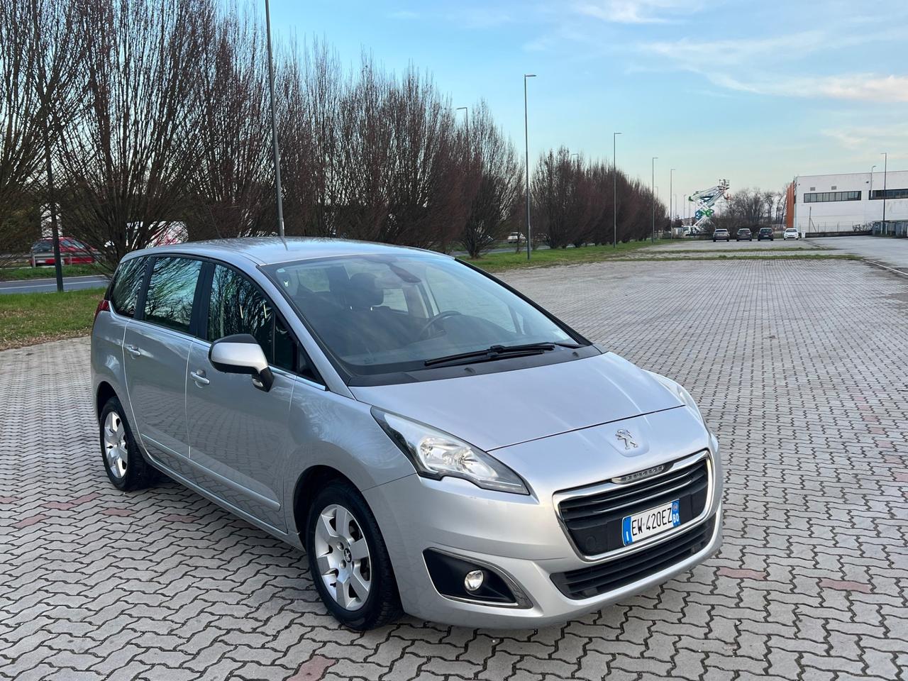 Peugeot 5008 1.6 HDi 115CV Allure