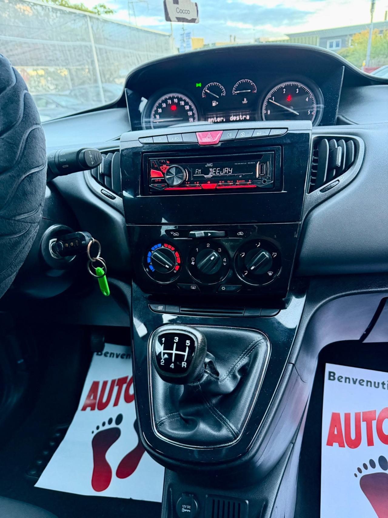 Lancia Ypsilon 2017 1,3 MJET OK NEOPATENTATI GARANZIA 12 mesi ! ! !