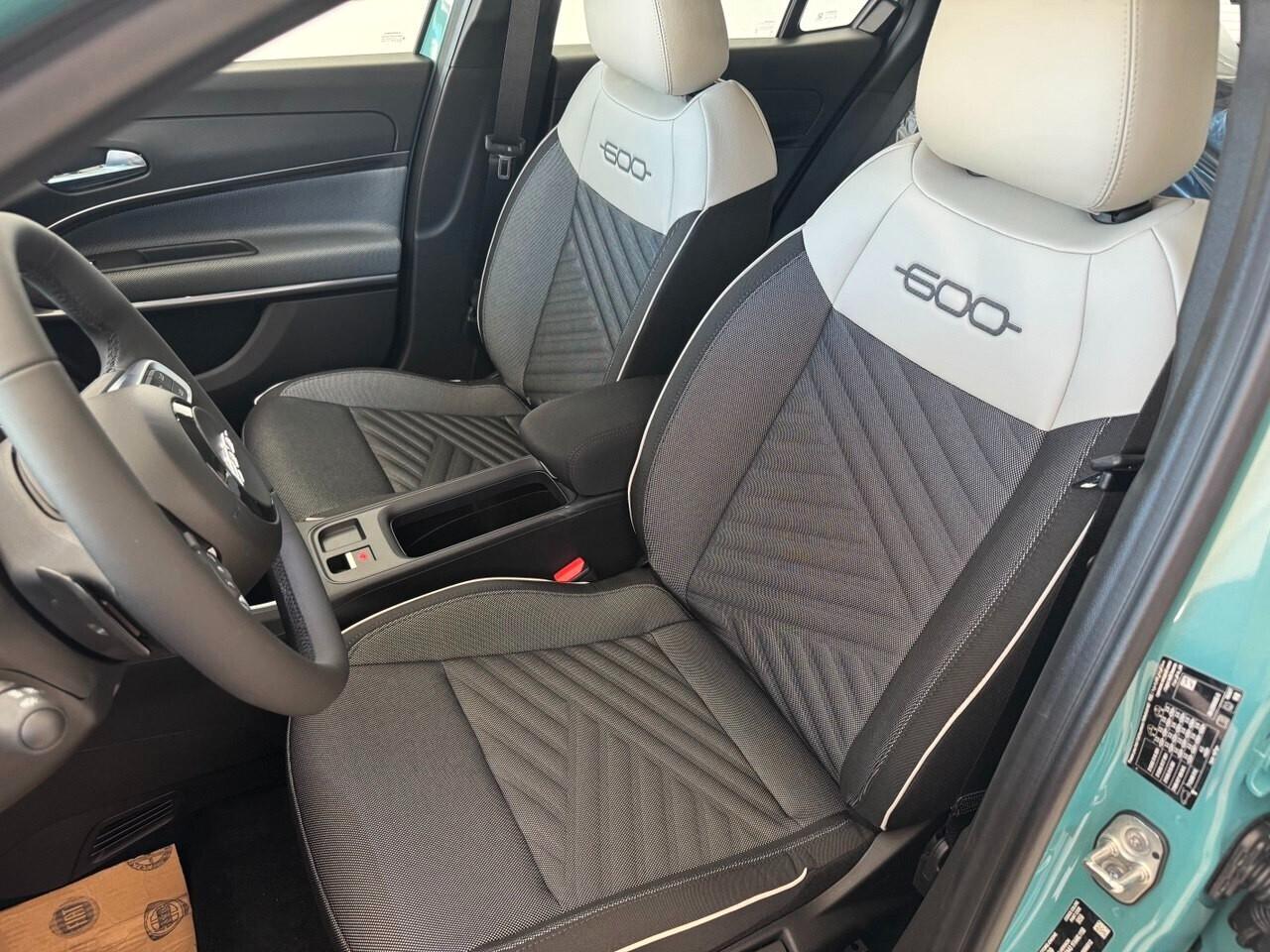 Fiat 600 Hybrid 110 CV DCT MHEV La Prima