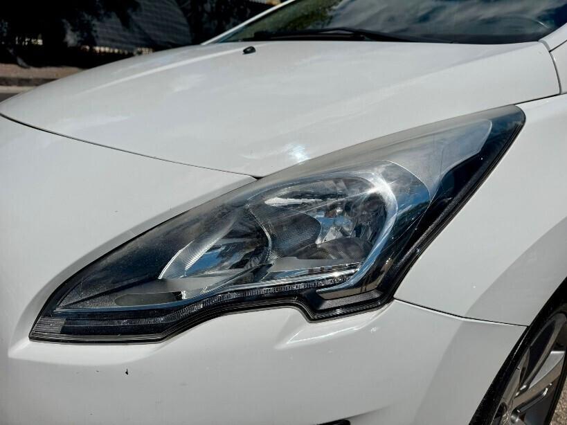 Peugeot 3008 1.6 HDi 115CV Allure