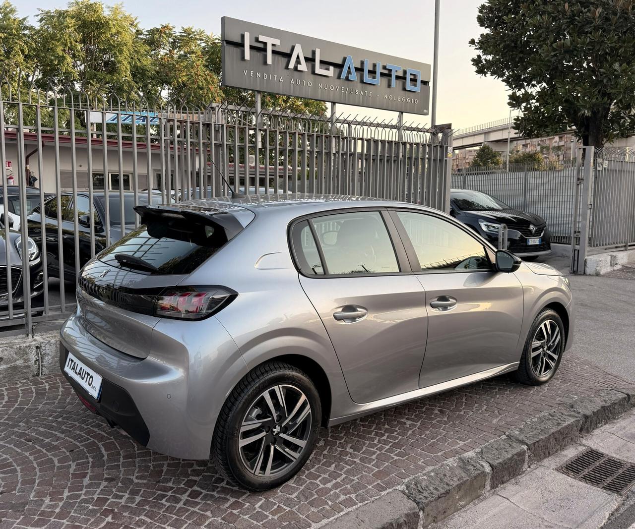 Peugeot 208 PureTech 100 Stop&Start EAT8 5 porte Active Pack