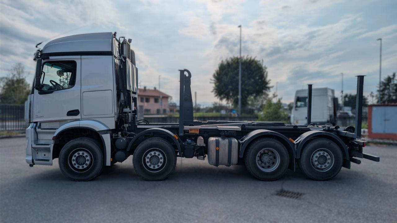 TRATTORE STRADALE E AUTOCARRO CON SISTEMA SCARRABILE PRIS-MAG SA26