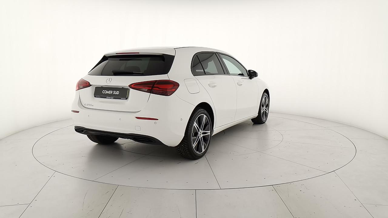 Mercedes-Benz Classe A - W177 2023 - A 250 e phev Progressive Advanced auto