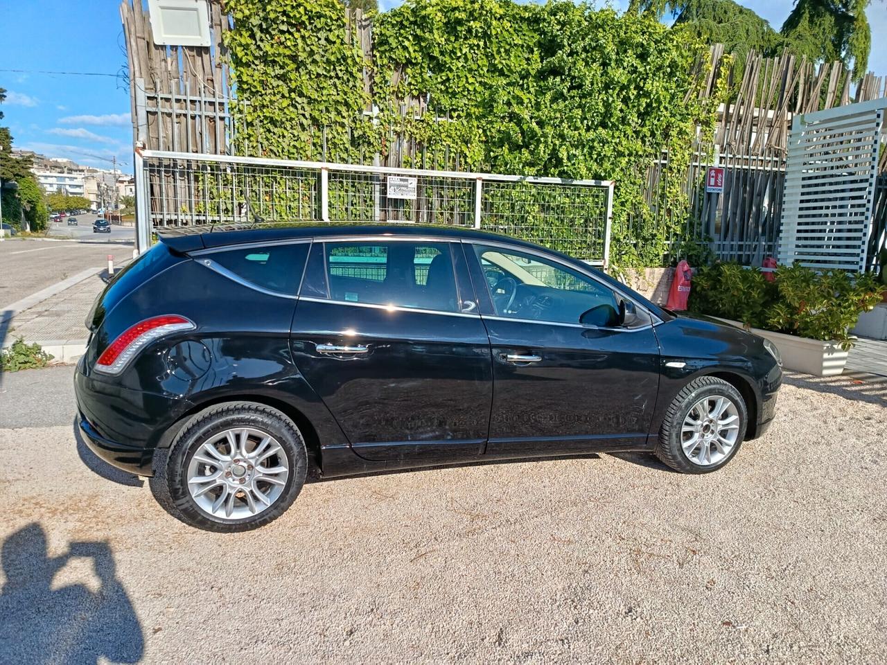 Lancia Delta 1.6 MJT DPF Gold