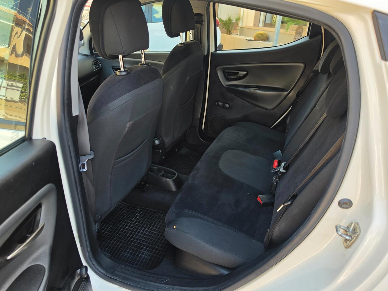 Lancia Ypsilon 1.2 69 CV 5 porte S&S Silver