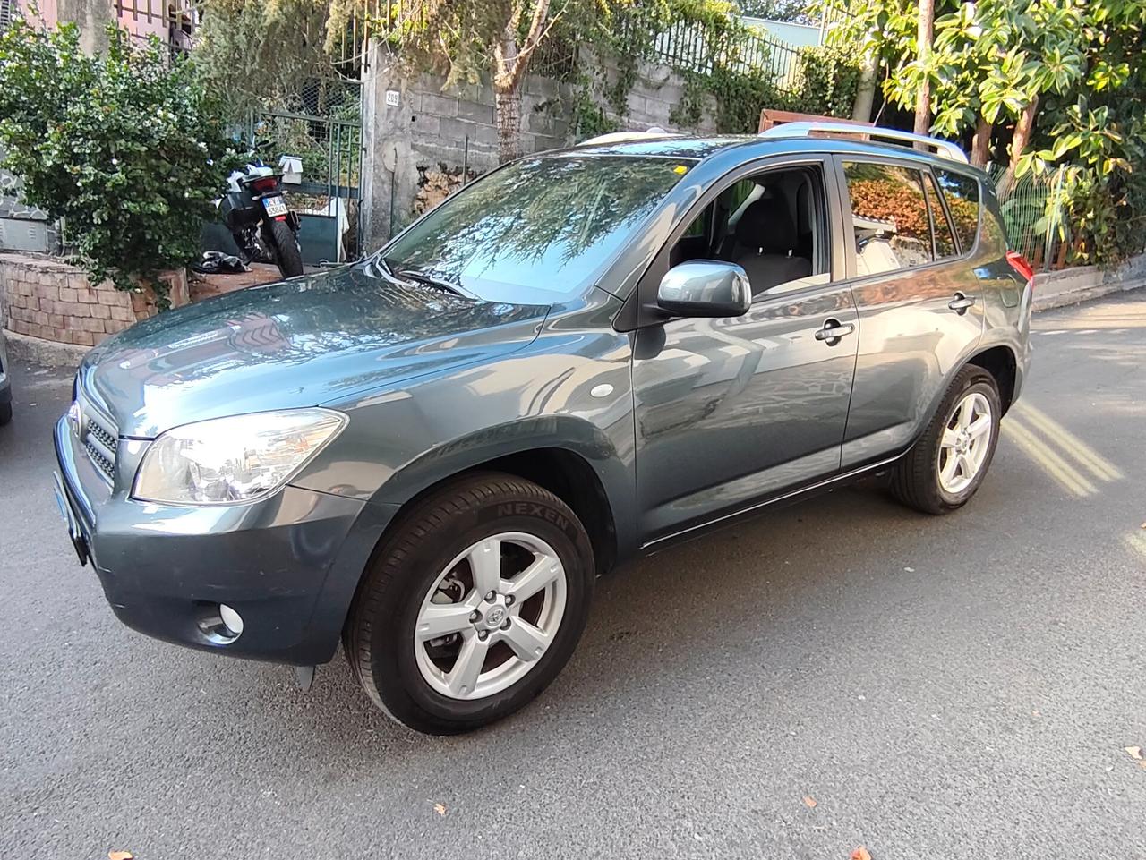 Toyota RAV 4 2.2 136 CV 2006