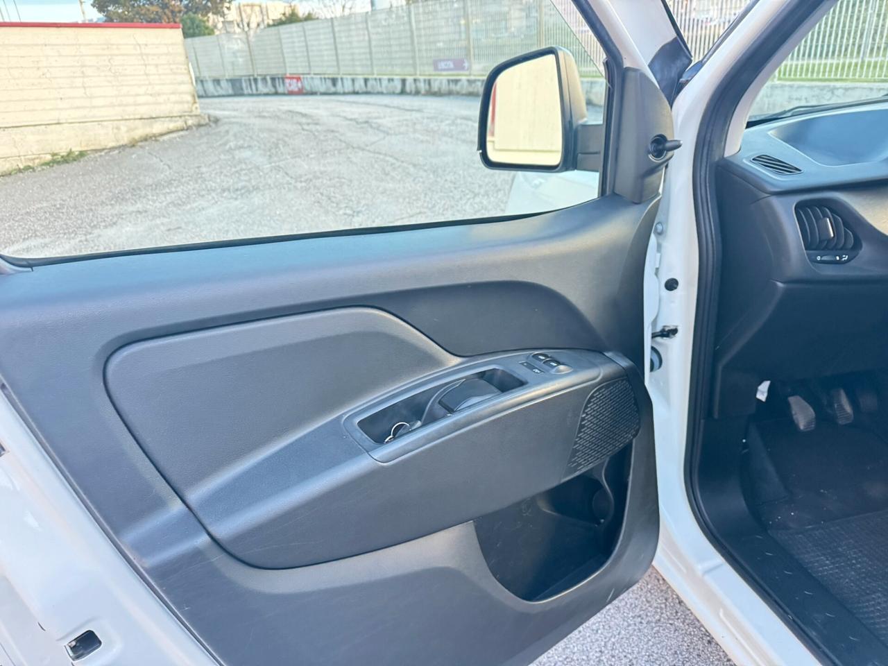 Fiat Doblo' cargo Maxi Autocarro 3 posti