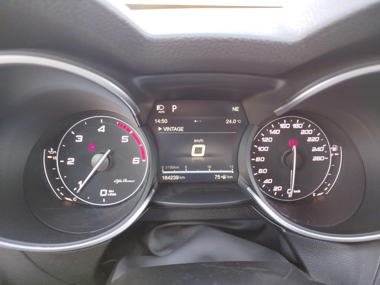 Stelvio 2.2 -180cv AT8 UNIPRO-CRONO TAGLIANDI- DISTRIBUZIONE FATTA-GARANZIA 12 MESI