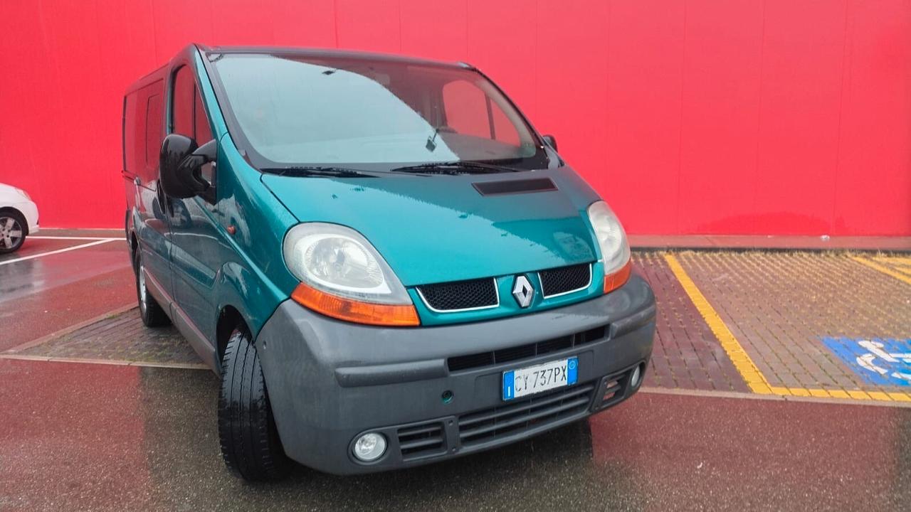 Renault Trafic 6 posti autocarro