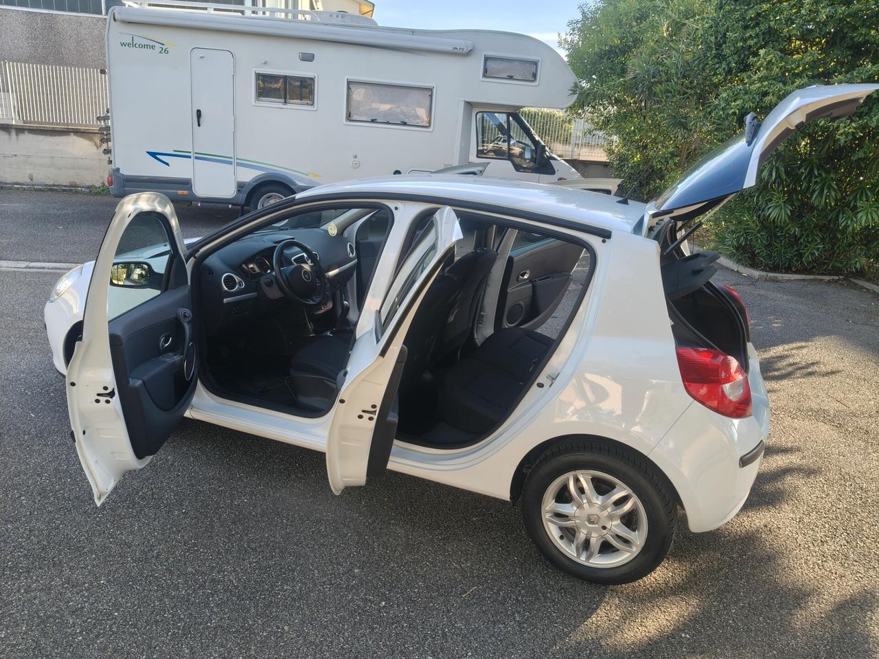Renault Clio 1.6 5 porte SOLAMENTE 61.000 KM