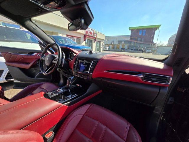 MASERATI Levante V6 Diesel 275 CV AWD Gransport PERMUTE