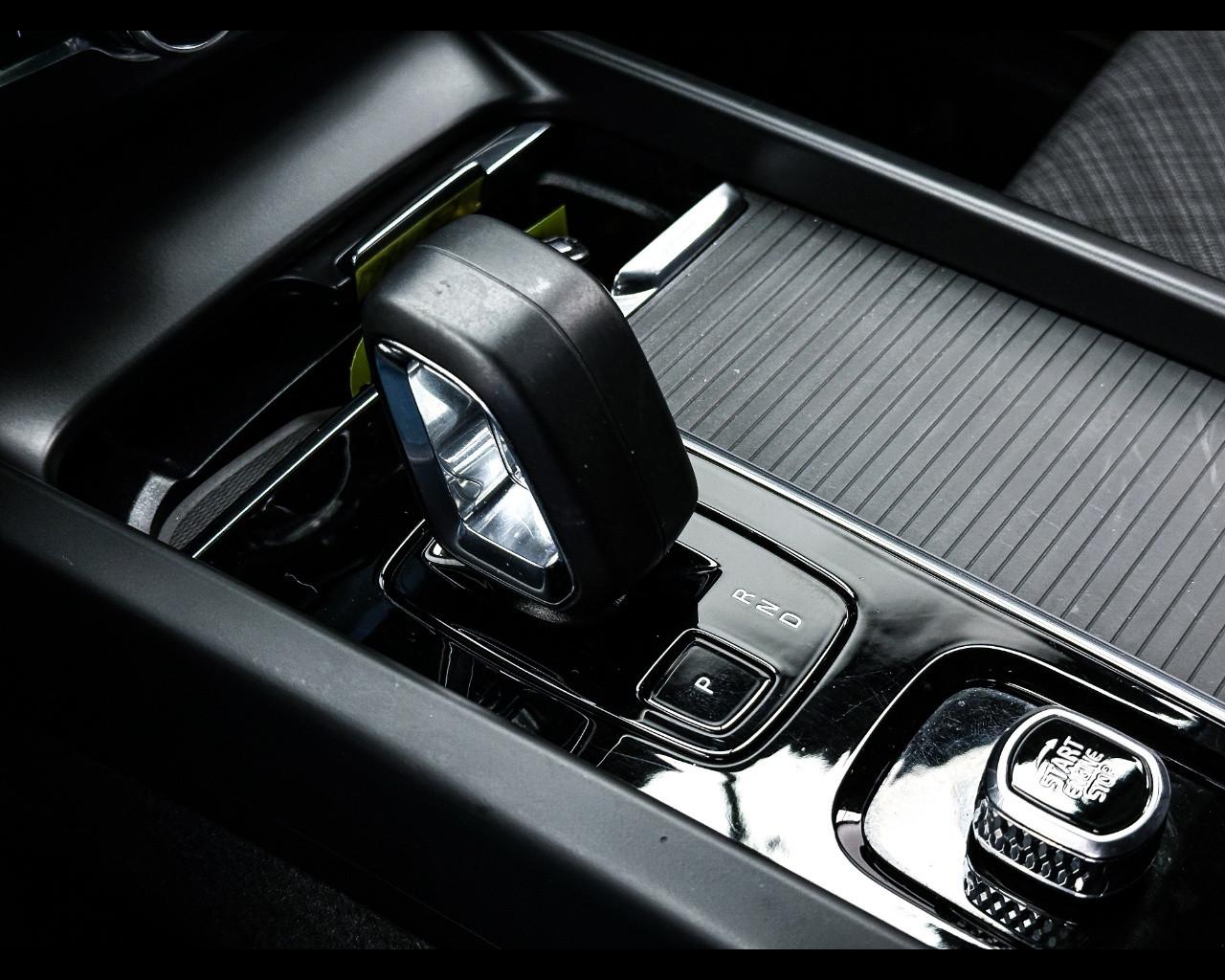 VOLVO XC60 (2017-->) - XC60 T6 Recharge Plug-in Hybrid AWD automatico Core