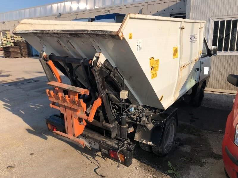 Piaggio Quargo TRASPORTO RIFIUTI SOLIDI CON CARICATORE