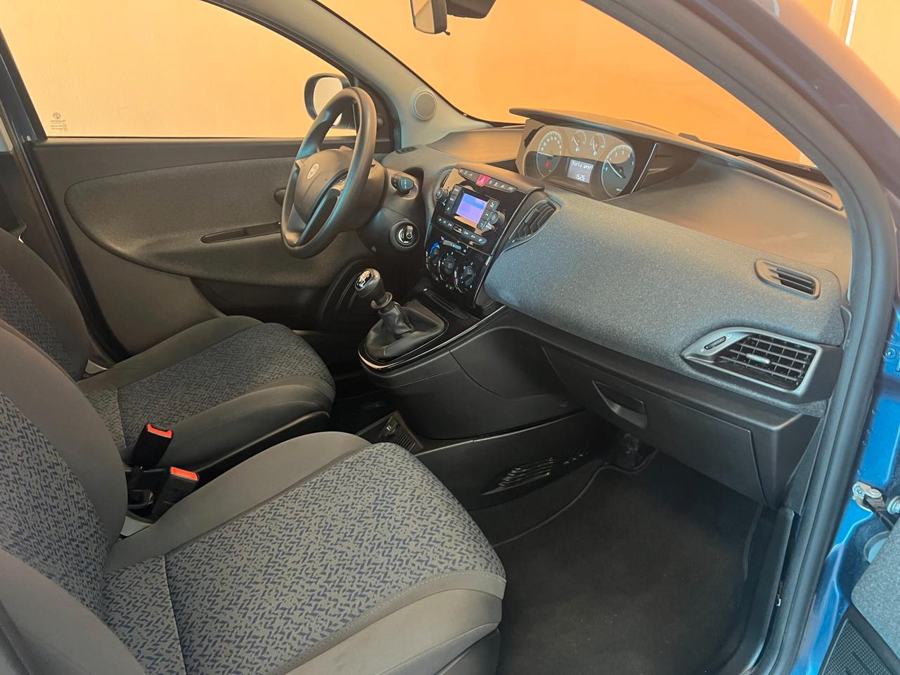 Lancia Ypsilon 1.0 FireFly 5 porte S&S Hybrid Silver