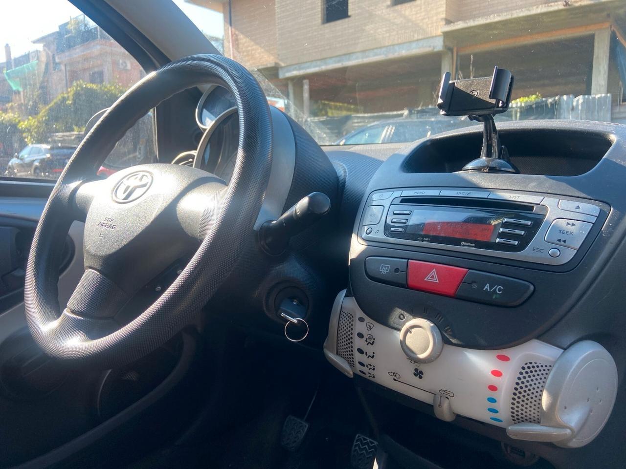 Toyota Aygo 1.0 12V VVT-i 5 porte Orange Connect MMT