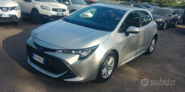 TOYOTA COROLLA HBRID 98cv NEO PATENTATI APPLE CAR PLAY BLUETOOTH CRUISE CERCHI MULTIFUNZIONE