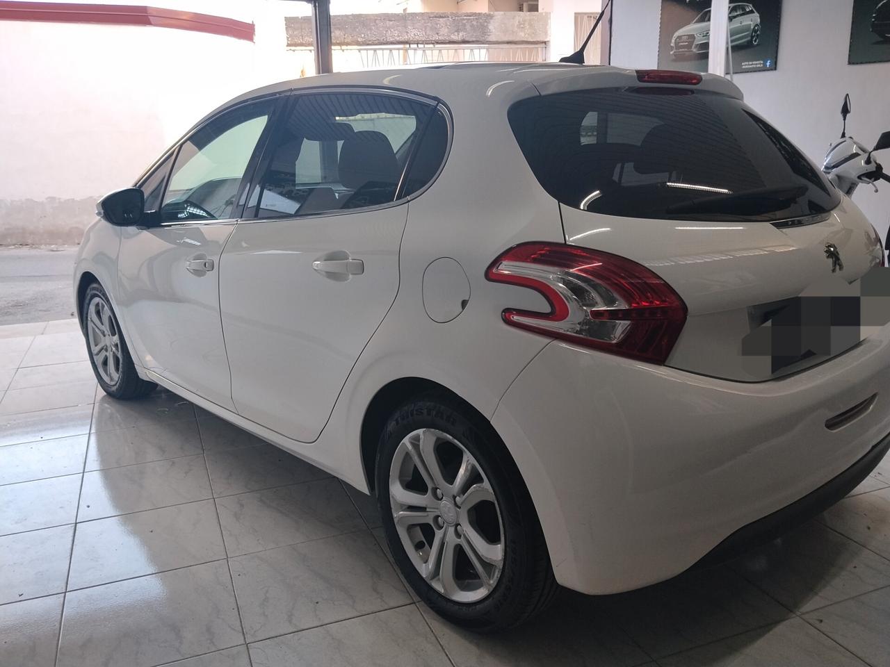 Peugeot 208 1.4 diesel 2013 CON GARANZIA