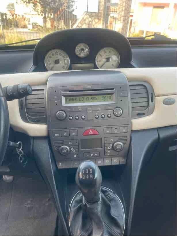 Lancia Ypsilon 1.3 MJT 75 CV Platino