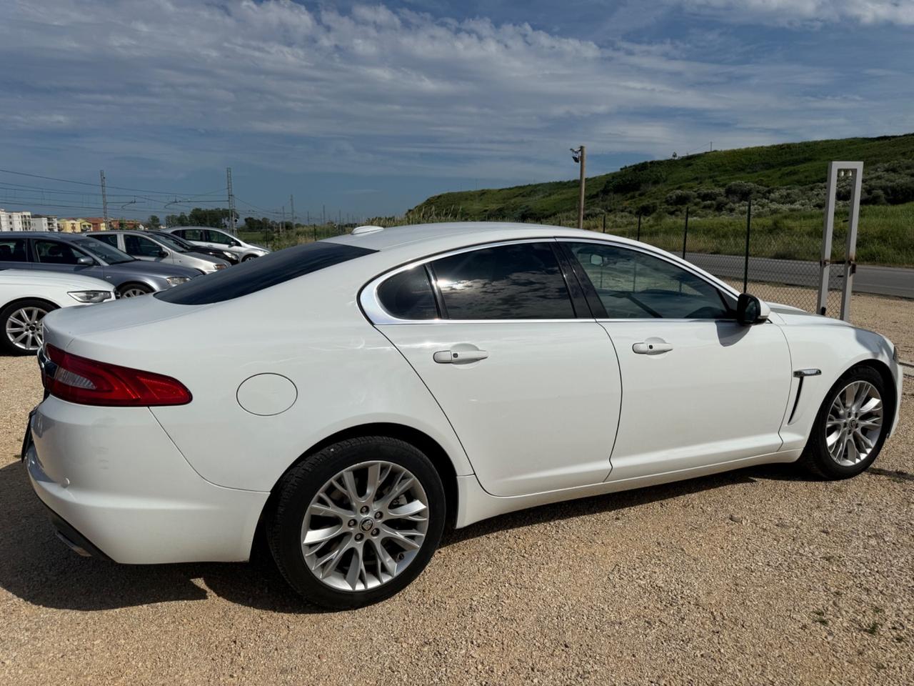 Jaguar XF 2.2 D 190 CV PERMUTE 7.999€