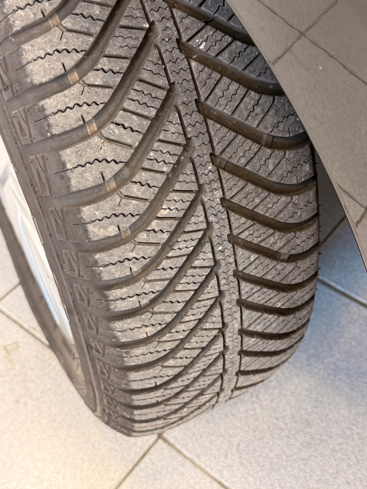 Volkswagen Golf 1,2TSI 86cv NEOPATENTATI