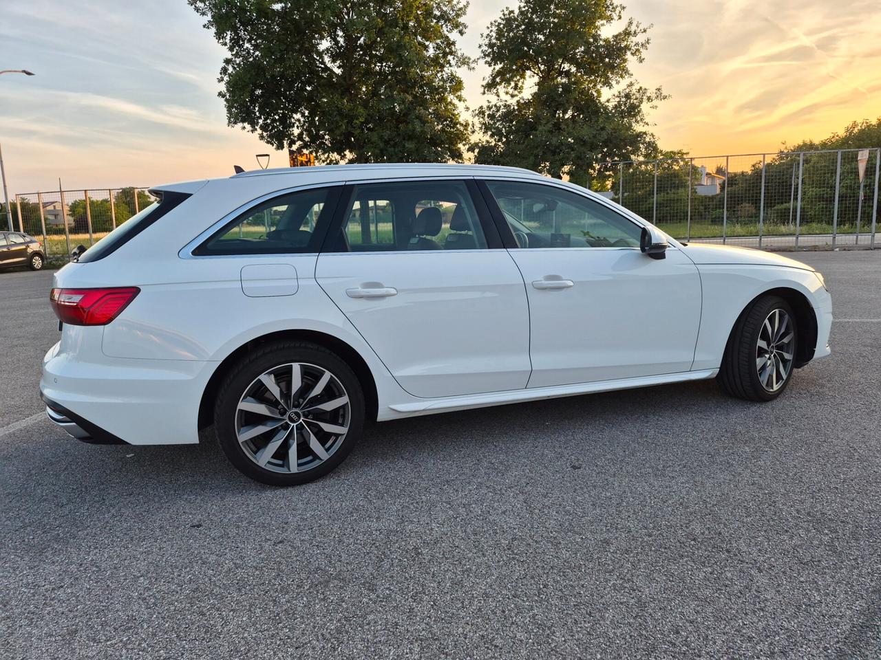 Audi A4 Avant 30 TDI/136 CV S tronic Business Advanced