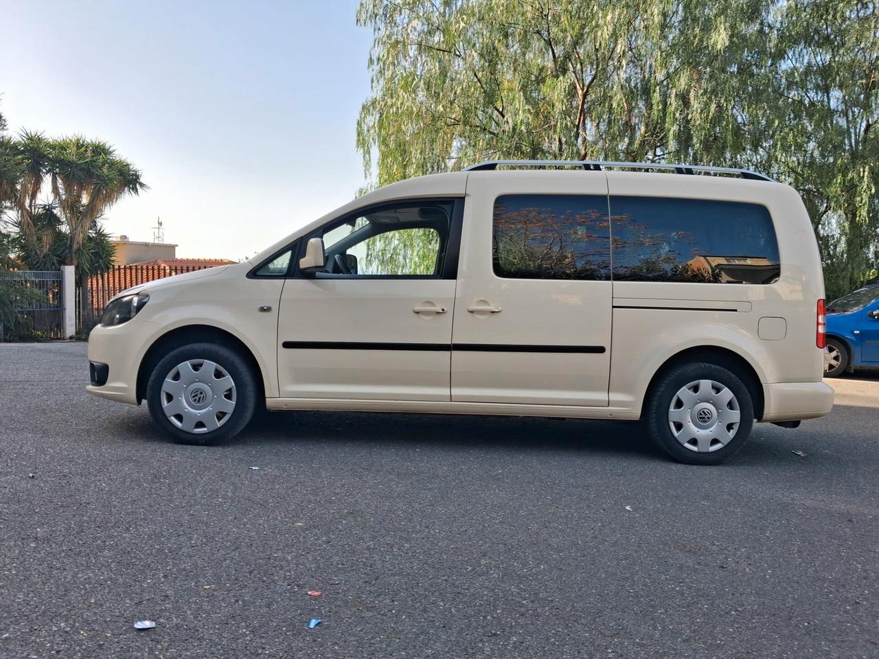 Volkswagen Caddy Pianale ribassato con rampa disabili in carrozzina