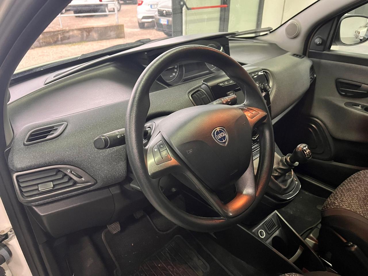 Lancia Ypsilon 1.0 FireFly 5 porte S&S Hybrid Ecochic Silver