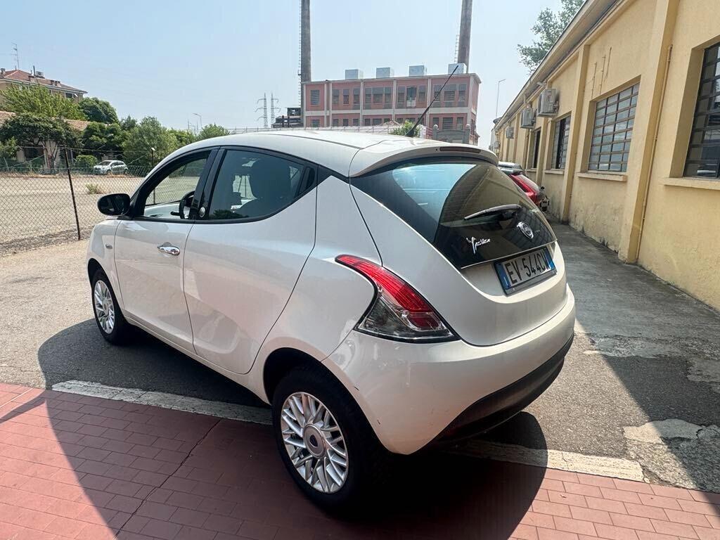 Lancia Ypsilon 0.9 TwinAir 85 CV 5 porte Metano Ecochic Gold