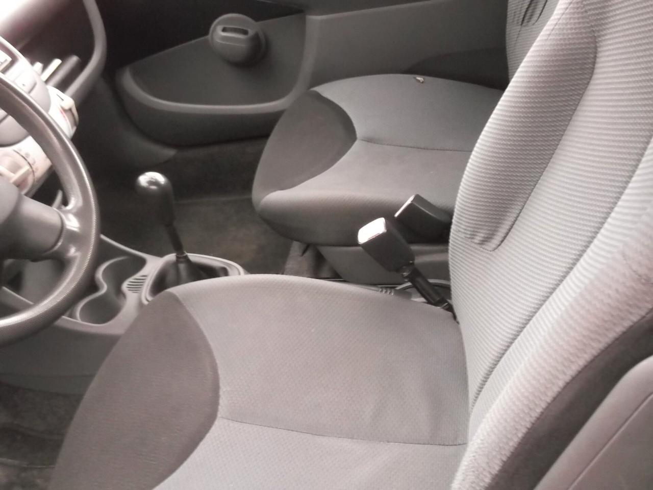 Toyota Aygo 1.0 12V VVT-i 3 porte Sol - 02