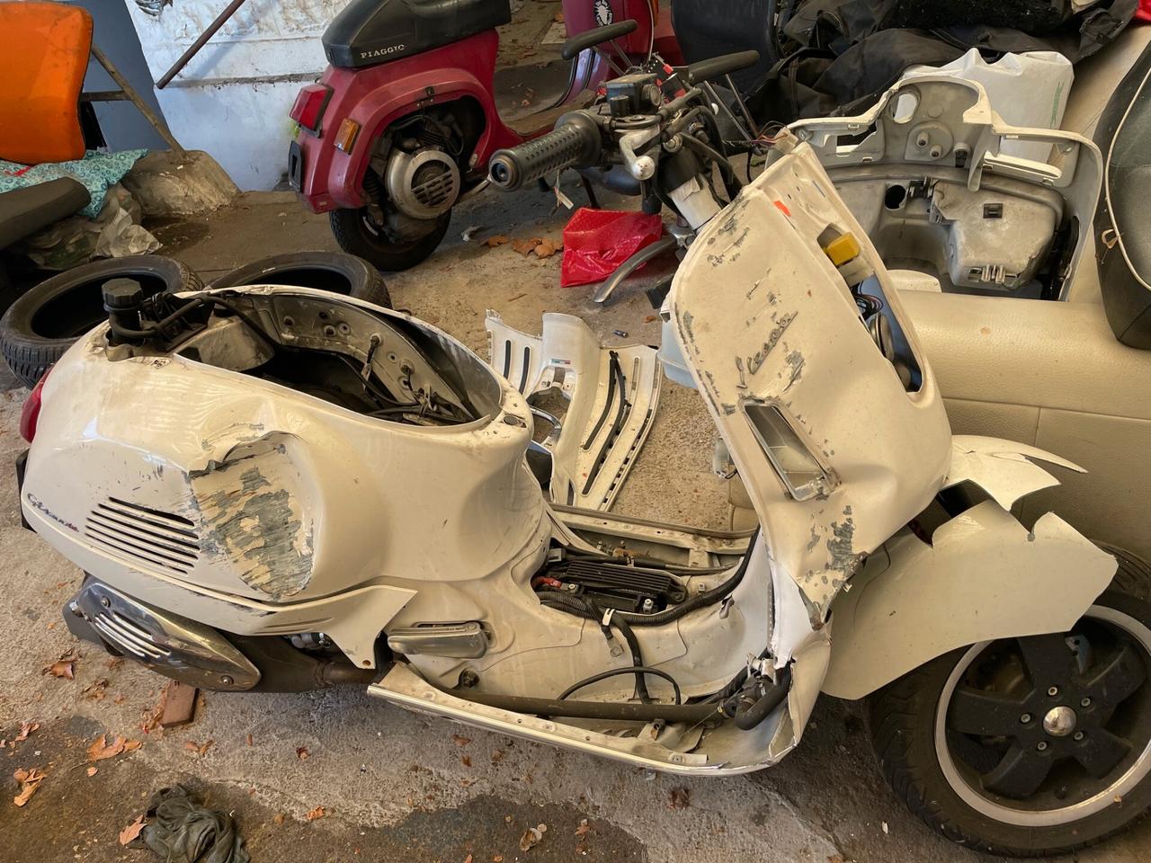 Vespa GTS 300cc Super Sport INCIDENTATA