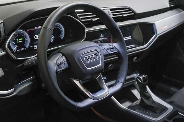 Audi Q3 45 TFSI e S tronic Business