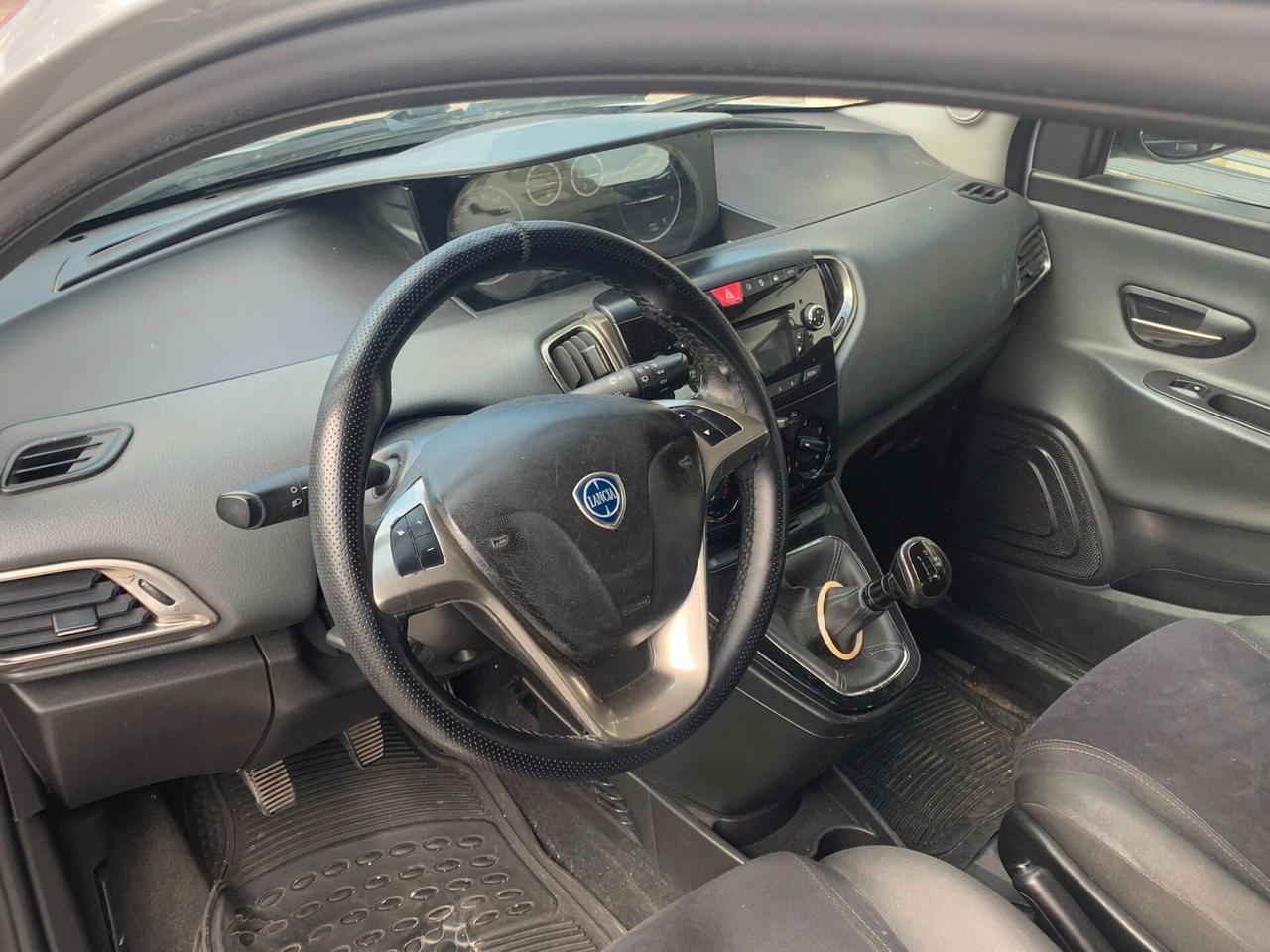 Lancia Ypsilon 1.3 MJT 95 CV Gold 2015