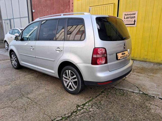 VOLKSWAGEN Touran 2.0 16V TDI Highline 7 posti neopatentati