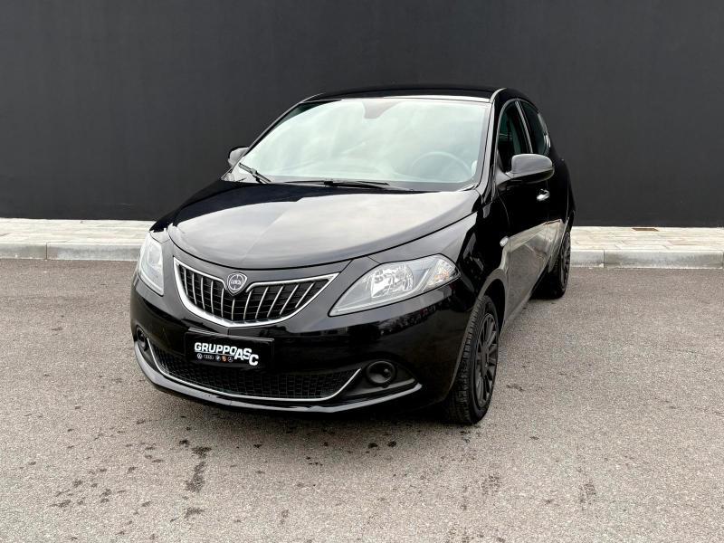 Lancia Ypsilon 1.0 firefly hybrid Gold s&s 70cv ADATTA NEOPATENTATI
