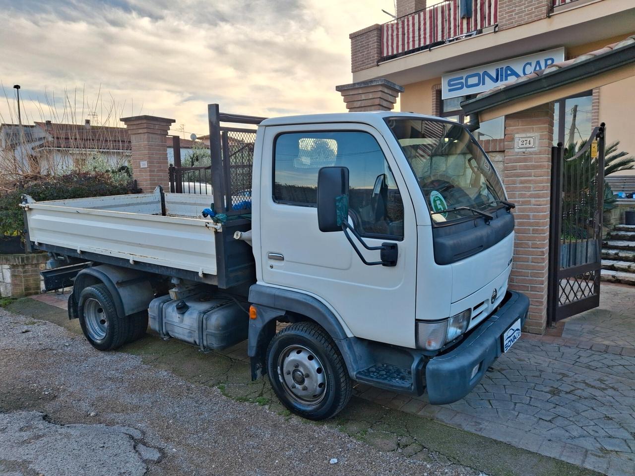 Nissan Cabstar 35.13 3.0 Tdi PC-RG Cabinato Ribaltabile trilaterale