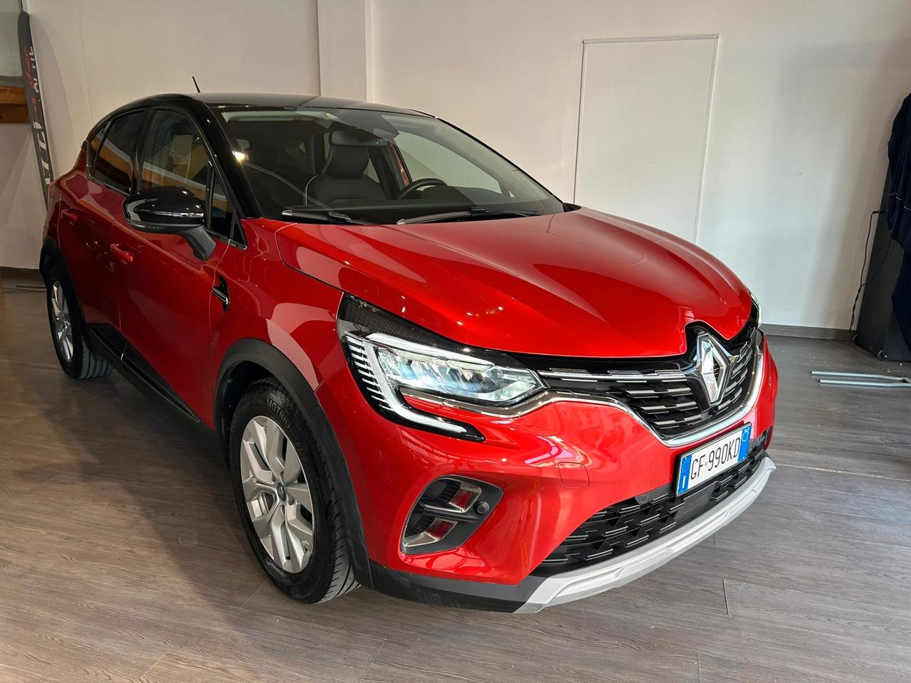 Renault Captur 1.6 E-tech Hybrid Initiale Paris NEOPATENTATI
