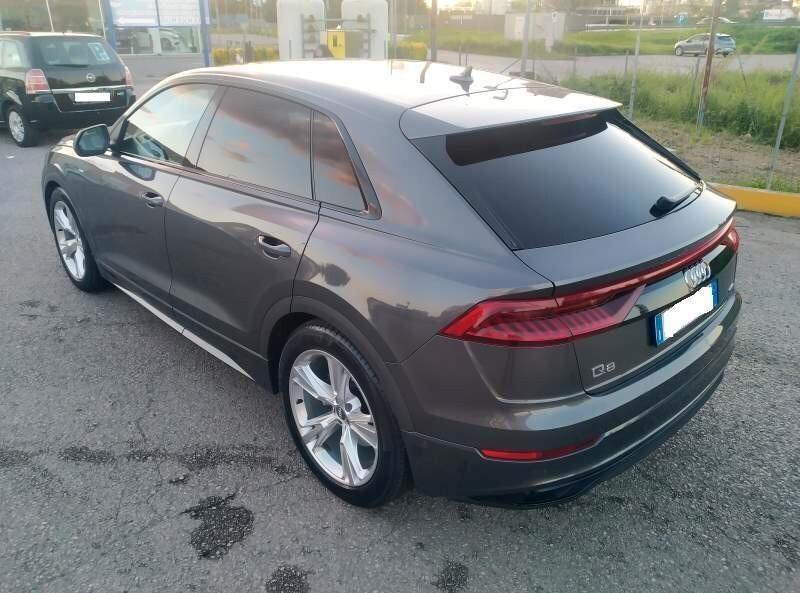 Audi Q8 50 TDI 286 CV Sport ACC, CERCHI "22