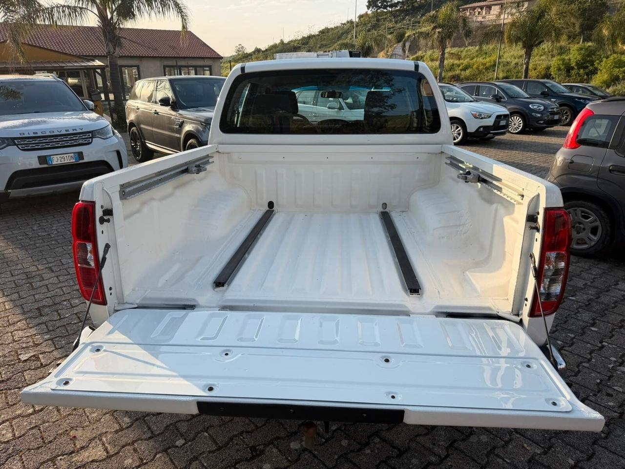Nissan Navara 2.5 dCi 190CV 4 porte Double Cab LE